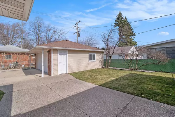21901 Edmunton Street, Saint Clair Shores, MI 48080