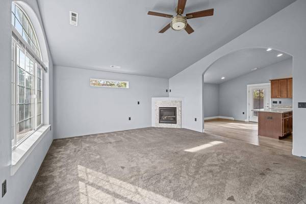 618 Tivoli Dr, Medford, OR 97501