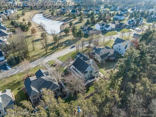 8857 BONAVENTURE Drive, Brighton, MI 48116