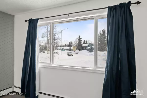 1928 Columbine ST, Anchorage, AK 99508