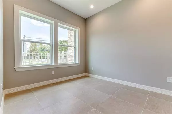 5262 Ella #202 A/B, Houston, TX 77018
