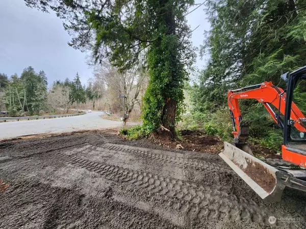 10 N Robinson RD, Hoodsport, WA 98548