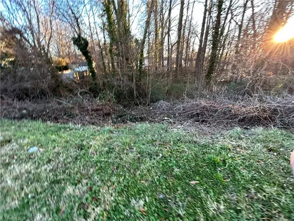 911 Old Winston RD, High Point, NC 27265