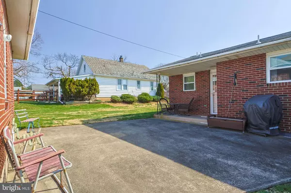 828 DETWEILER AVE, Hellertown, PA 18055