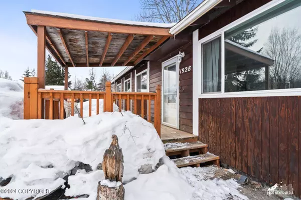 1928 Columbine ST, Anchorage, AK 99508