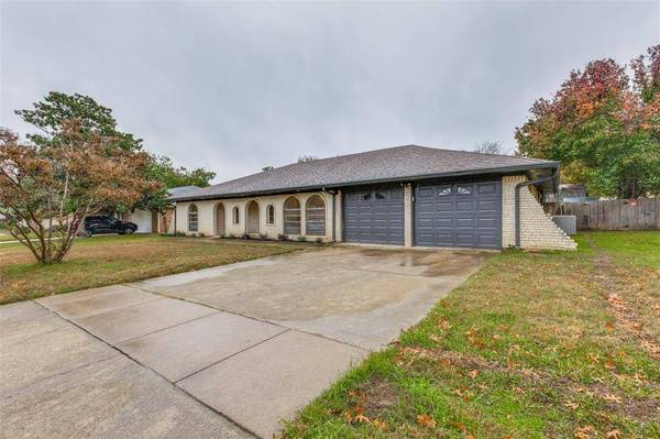 1008 Bert Drive, Arlington, TX 76012