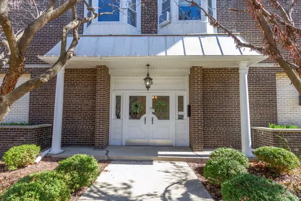 150 S Oak Park AVE #403, Oak Park, IL 60302