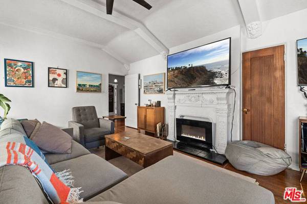 1352 S Longwood AVE, Los Angeles, CA 90019