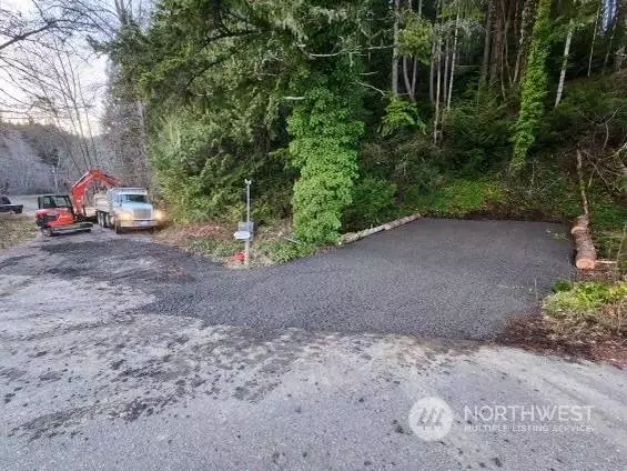 10 N Robinson RD, Hoodsport, WA 98548