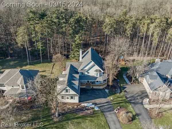 8857 BONAVENTURE Drive, Brighton, MI 48116