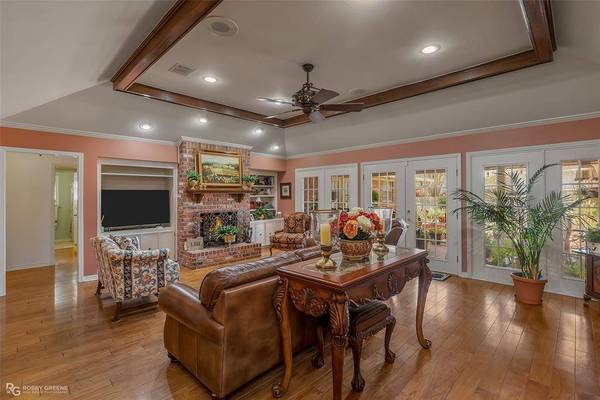 7634 Chesapeake Drive, Shreveport, LA 71105