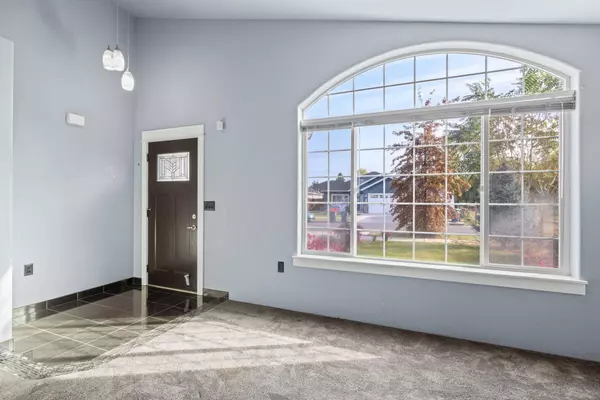 618 Tivoli Dr, Medford, OR 97501