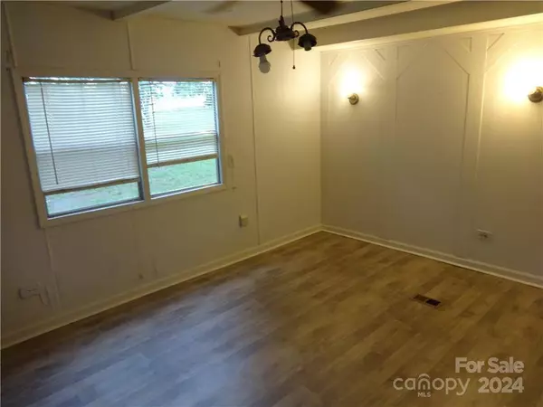 6682 Nc Highway 150 HWY, Sherrills Ford, NC 28673