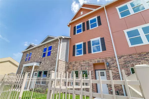 5262 Ella #202 A/B, Houston, TX 77018