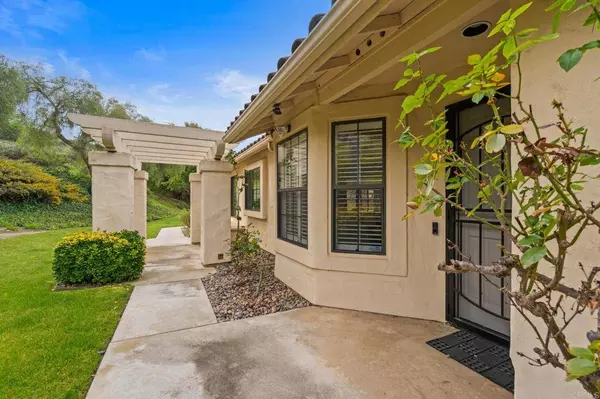 868 Huckleberry LN, Escondido, CA 92025