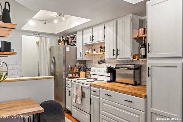 7361 Huntsmen CIR #17C, Anchorage, AK 99518