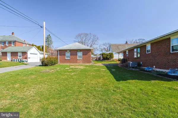 828 DETWEILER AVE, Hellertown, PA 18055