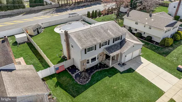 902 LAFAYETTE DR, Mount Laurel, NJ 08054