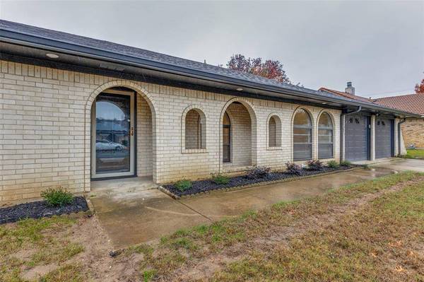 1008 Bert Drive, Arlington, TX 76012