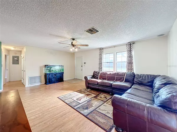 40813 W 4TH AVE, Umatilla, FL 32784