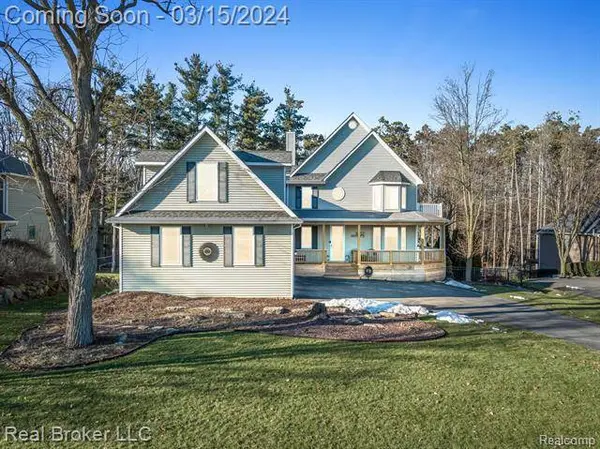8857 BONAVENTURE Drive, Brighton, MI 48116