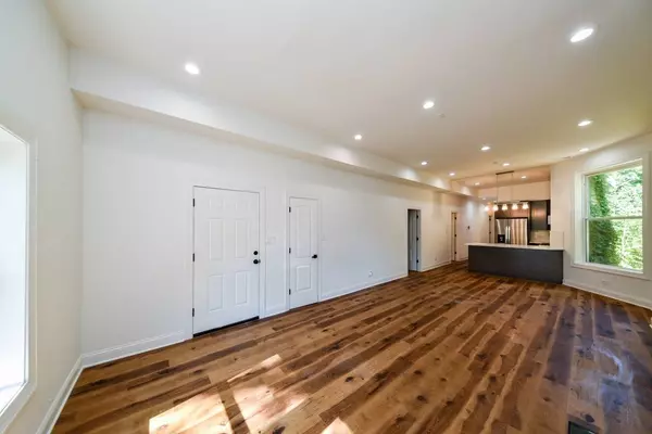 5023 S Indiana AVE, Chicago, IL 60615