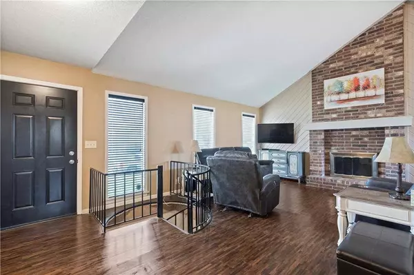 12326 S Locust CIR, Olathe, KS 66062