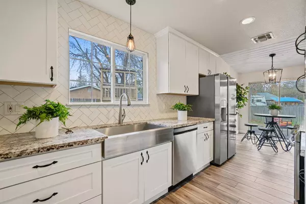 5883 Sparas ST, Loomis, CA 95650