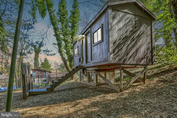 350 HILLSIDE DR, New Cumberland, PA 17070