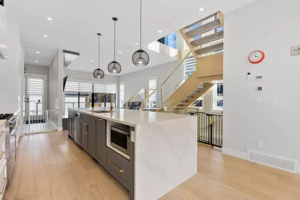 625 26 ST NW, Calgary, AB T2N 4X6