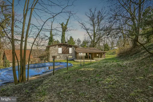 350 HILLSIDE DR, New Cumberland, PA 17070