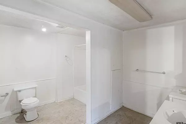 702 W Paschal, Troup, TX 75789