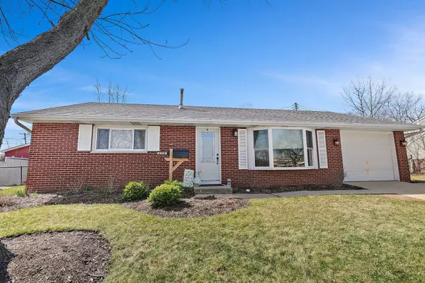 411 E Streamwood BLVD, Streamwood, IL 60107