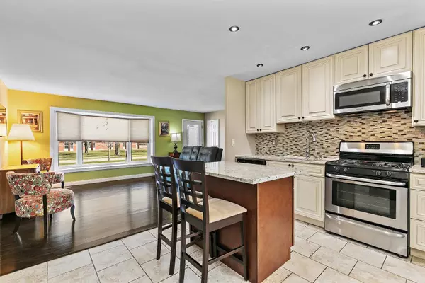 411 E Streamwood BLVD, Streamwood, IL 60107