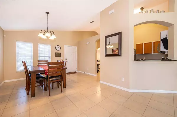 557 GLENEAGLES DR, Davenport, FL 33897