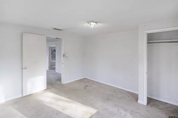 702 W Paschal, Troup, TX 75789