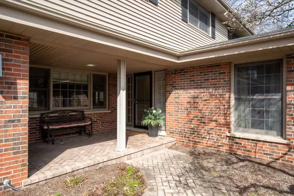 1800 Clover RD, Northbrook, IL 60062