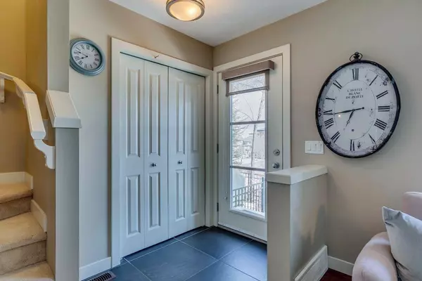 224 Aspen Hills Villas SW, Calgary, AB T3H 0H9