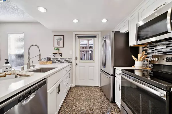 5474 Roundtree Pl #I, Concord, CA 94521