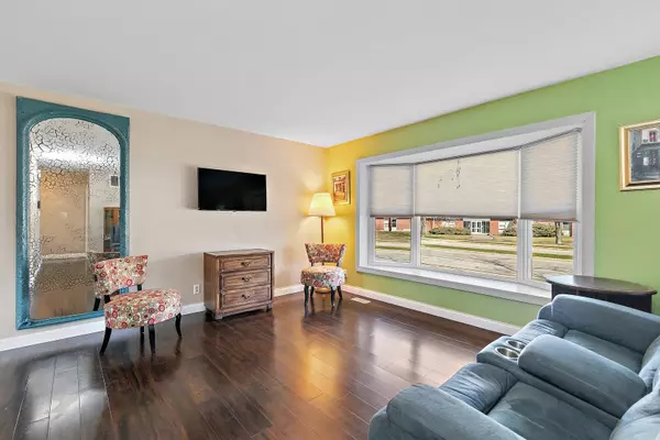 411 E Streamwood BLVD, Streamwood, IL 60107