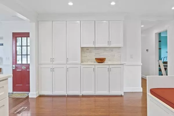 27 Erlandson Rd, Natick, MA 01760