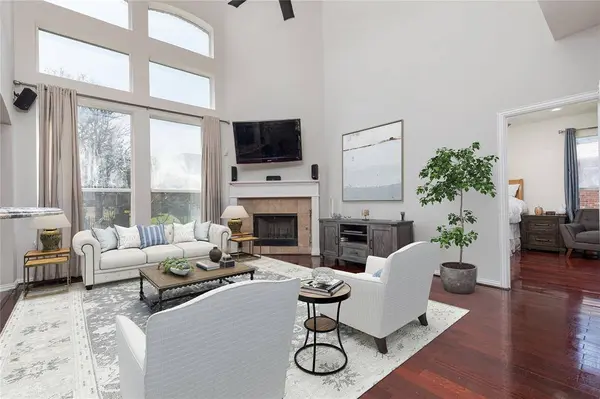 552 Briaroaks Drive, Lake Dallas, TX 75065