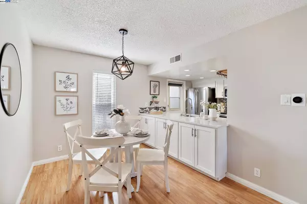 5474 Roundtree Pl #I, Concord, CA 94521