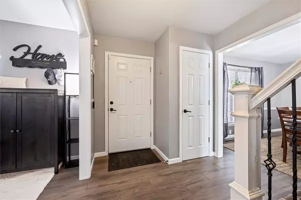 10302 Caenen DR, Overland Park, KS 66215