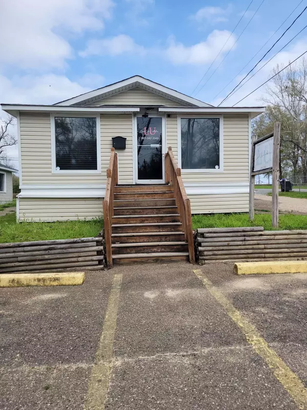 1317 W 4th St, Laurel, MS 39440