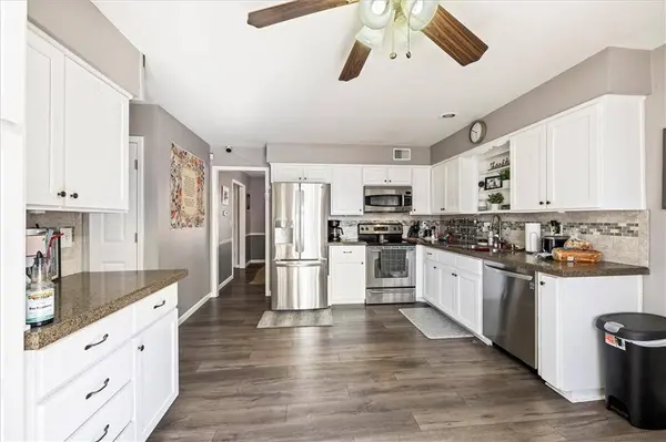 10302 Caenen DR, Overland Park, KS 66215