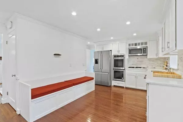 27 Erlandson Rd, Natick, MA 01760