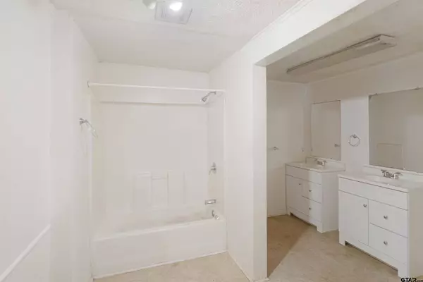 702 W Paschal, Troup, TX 75789