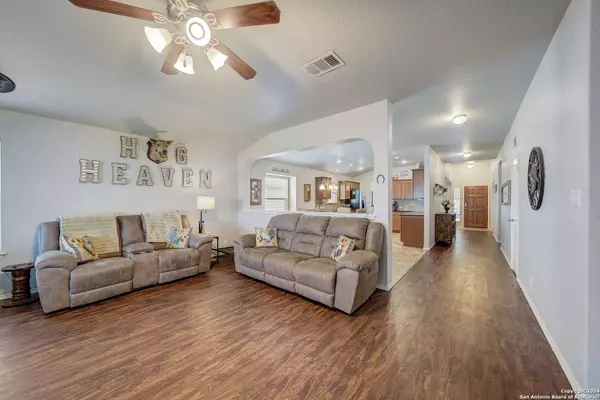 947 AVERY PKWY, New Braunfels, TX 78130-2003