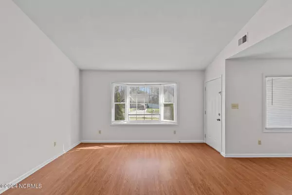 539 Shadowridge Road, Jacksonville, NC 28546